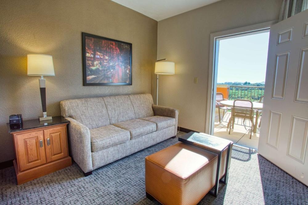 Drury Inn & Suites Near La Cantera Image 18
