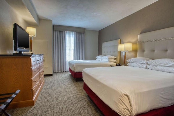 Drury Inn & Suites Near La Cantera image 32