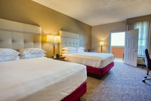 Drury Inn & Suites Near La Cantera image 36