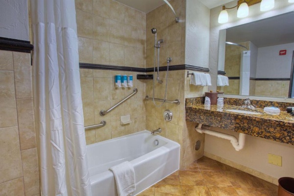 Drury Inn & Suites Near La Cantera image 40
